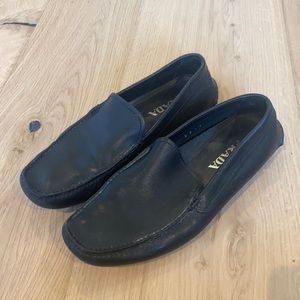 Prada men’s black leather loafers 9